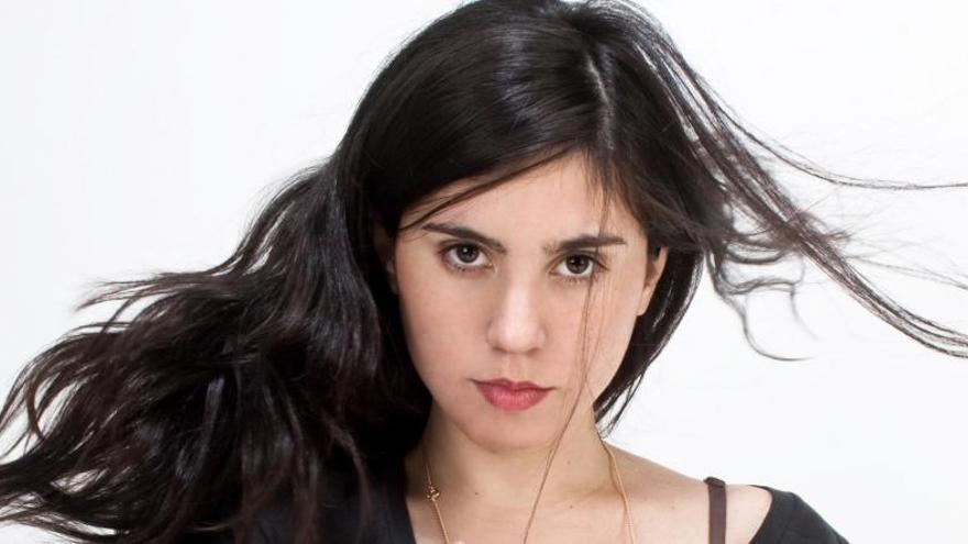 Javiera Mena, la semidiosa del pop chileno, en Ojeando