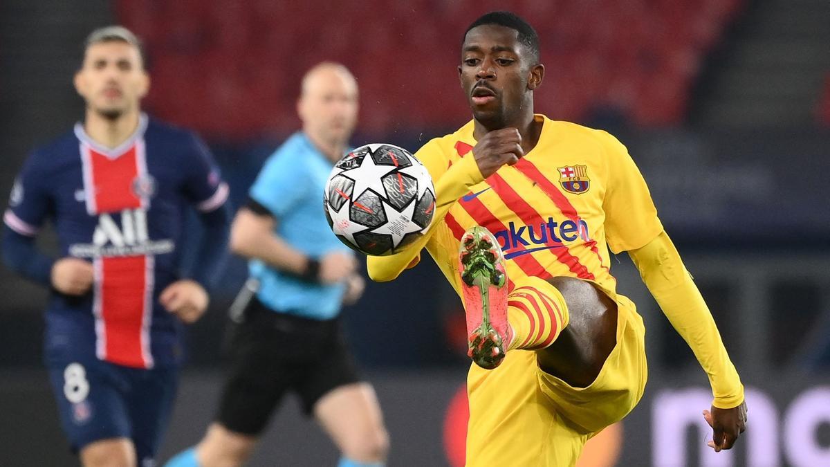 Dembélé controla un balón ante Verratti.