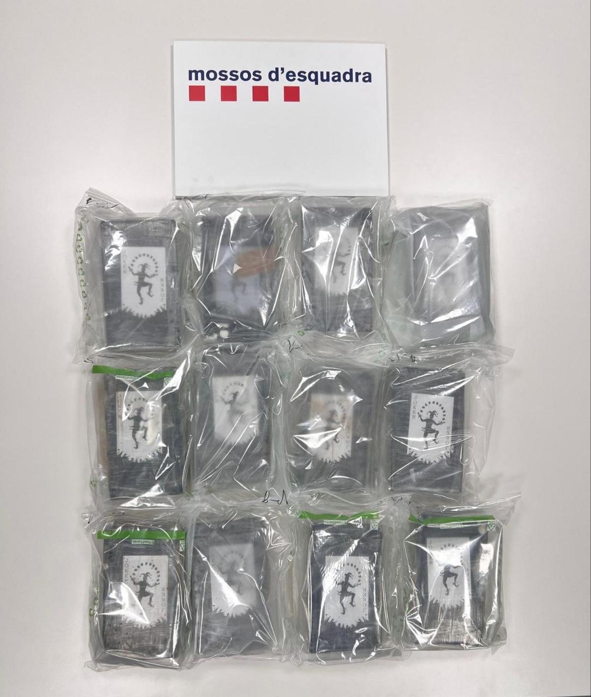 Paquetes de cocaína incautados por los Mossos d'Esquadra a un hombre en Santa Coloma de Gramenet