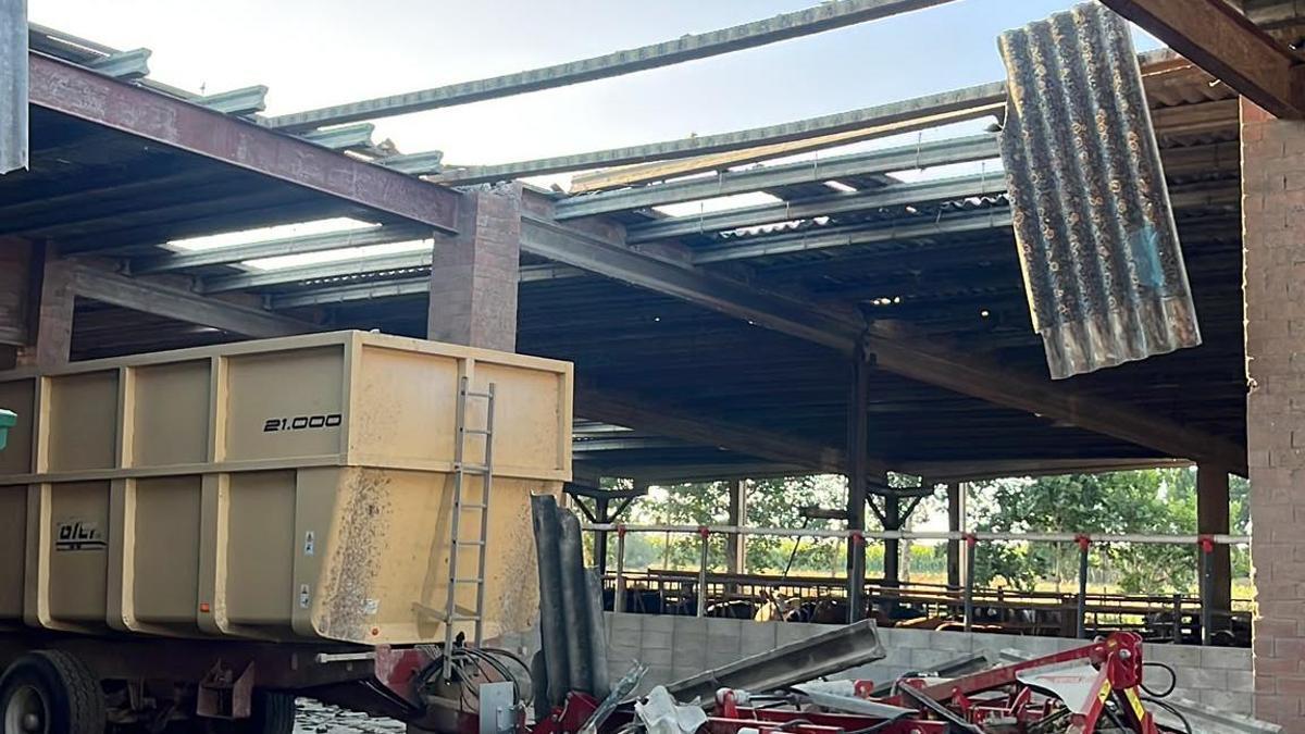 La part de la coberta de la granja trencada, dies després de l'episodi