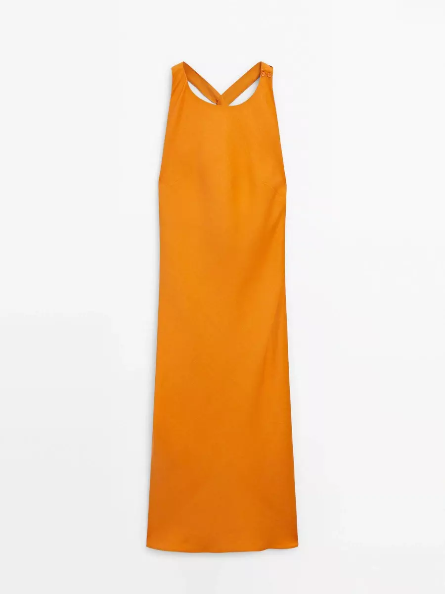 5 básicos imprescindibles de Massimo Dutti que debes conseguir antes de las rebajas 7 Moncloa Vestido midi de lino con twist en la espalda. Precio rebajado: 59,95 euros
