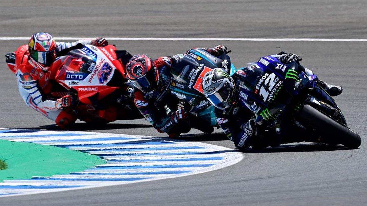 Viñales, Quartararo y Miller rodando en grupo