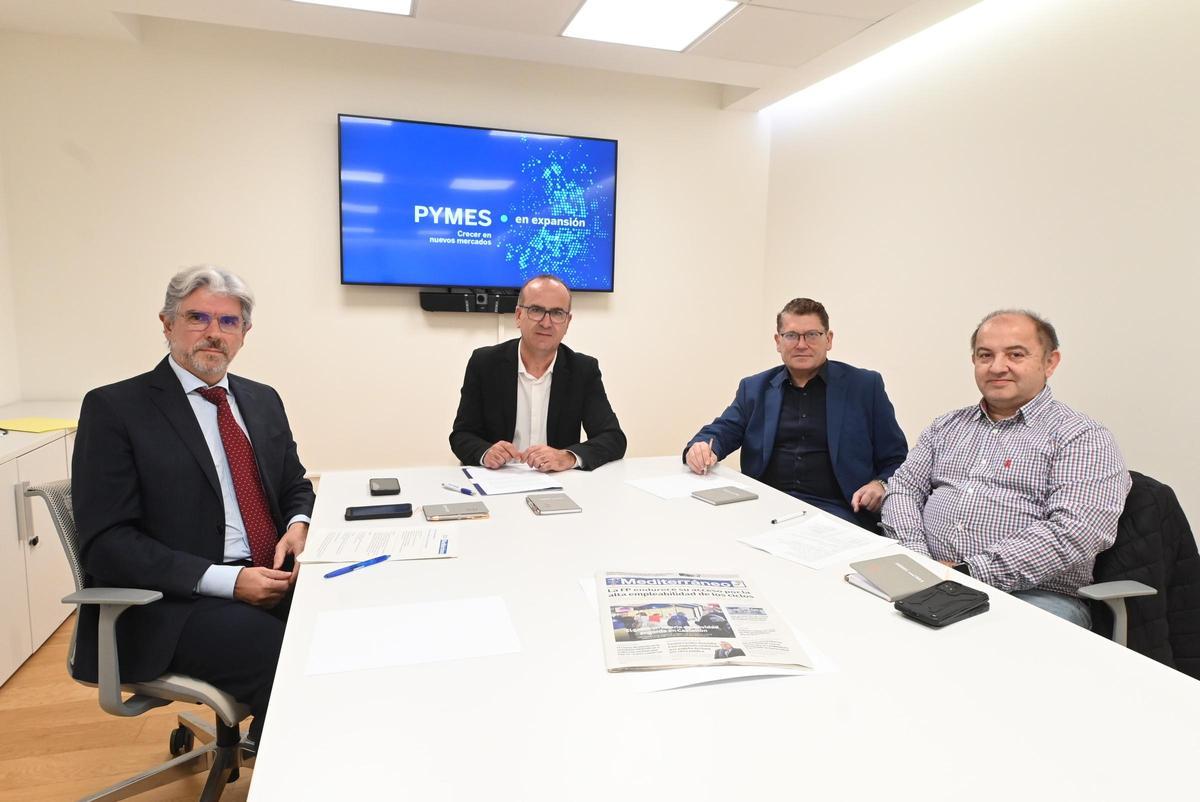 Felipe Carrasco, Ángel Báez, Alberto Carretón y Vicente Alcácer, durante la jornada que tuvo lugar en la sede de BBVA de la avenida Rei don Jaime de Castelló.