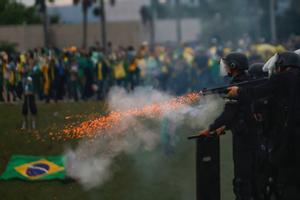 Panel legislativo pide acusar a Bolsonaro de golpe por asonada en Brasilia