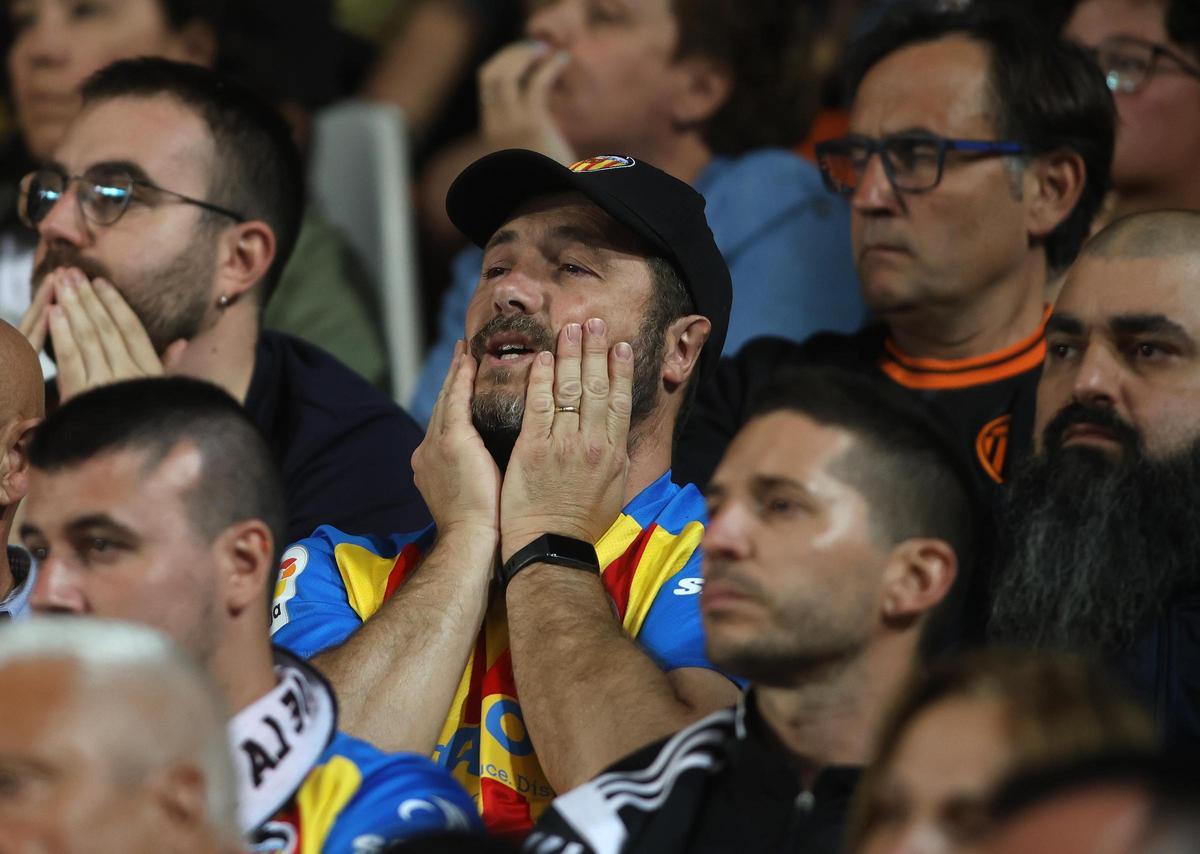 La emoción de Mestalla durante el derbi con el Villarreal