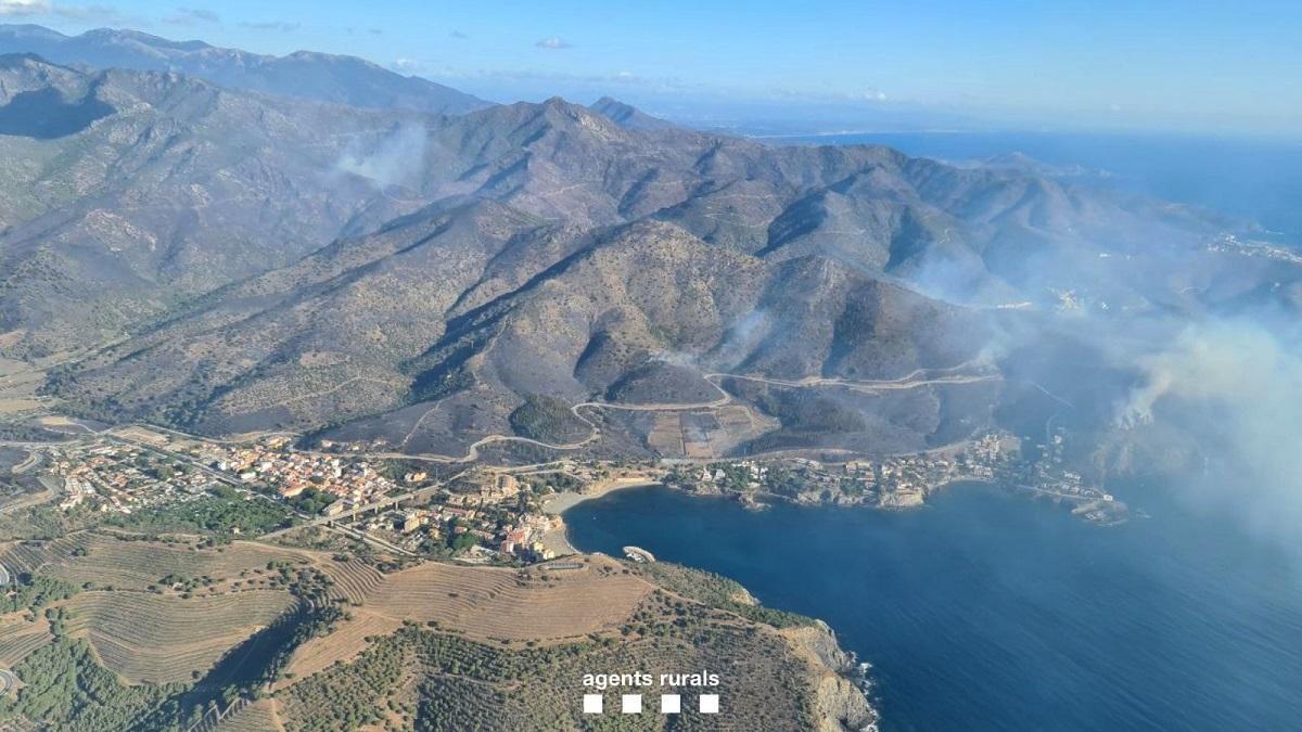 Vista aèria del foc de Portbou del 20023