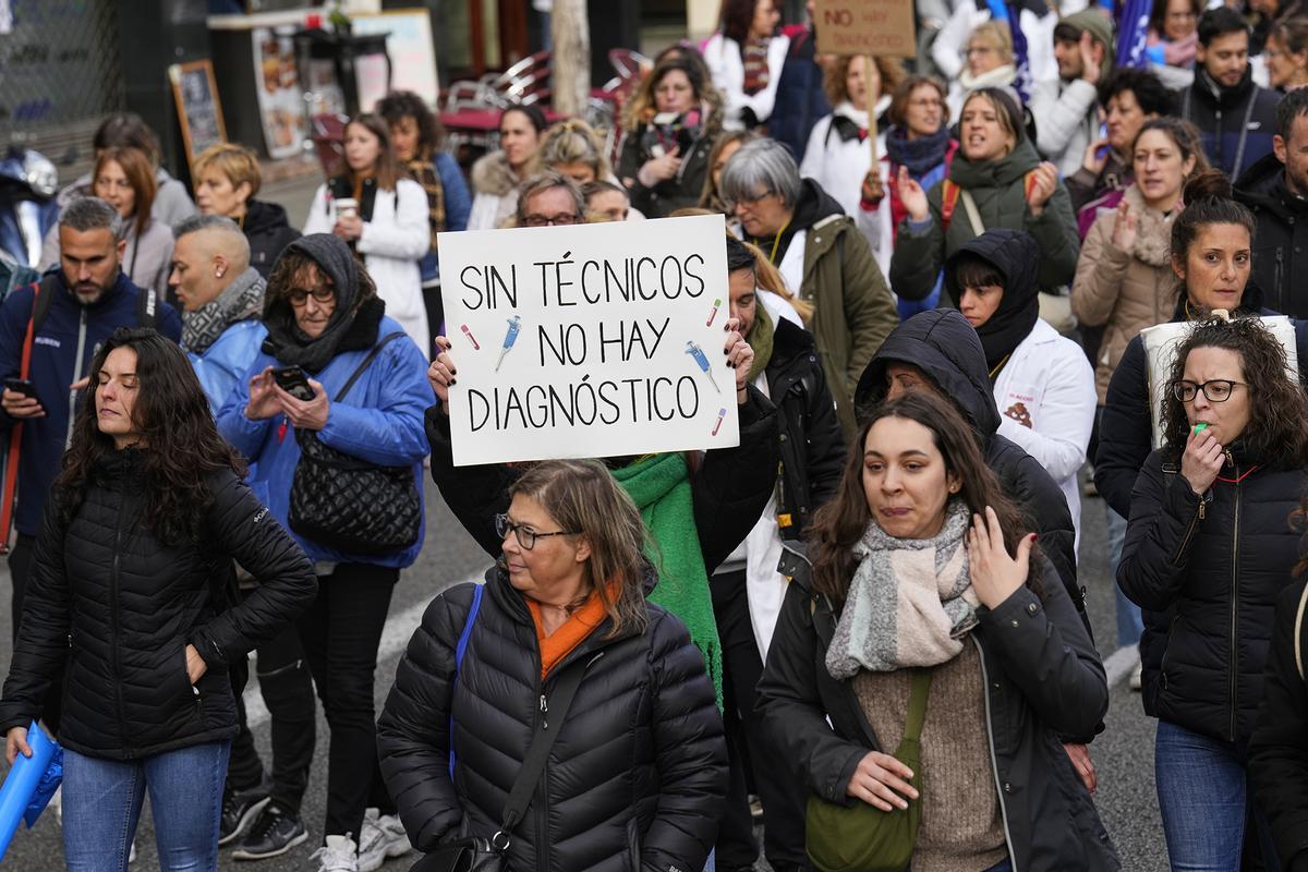 Técnicos sanitarios se manifiestan en Barcelona por mejoras salariales