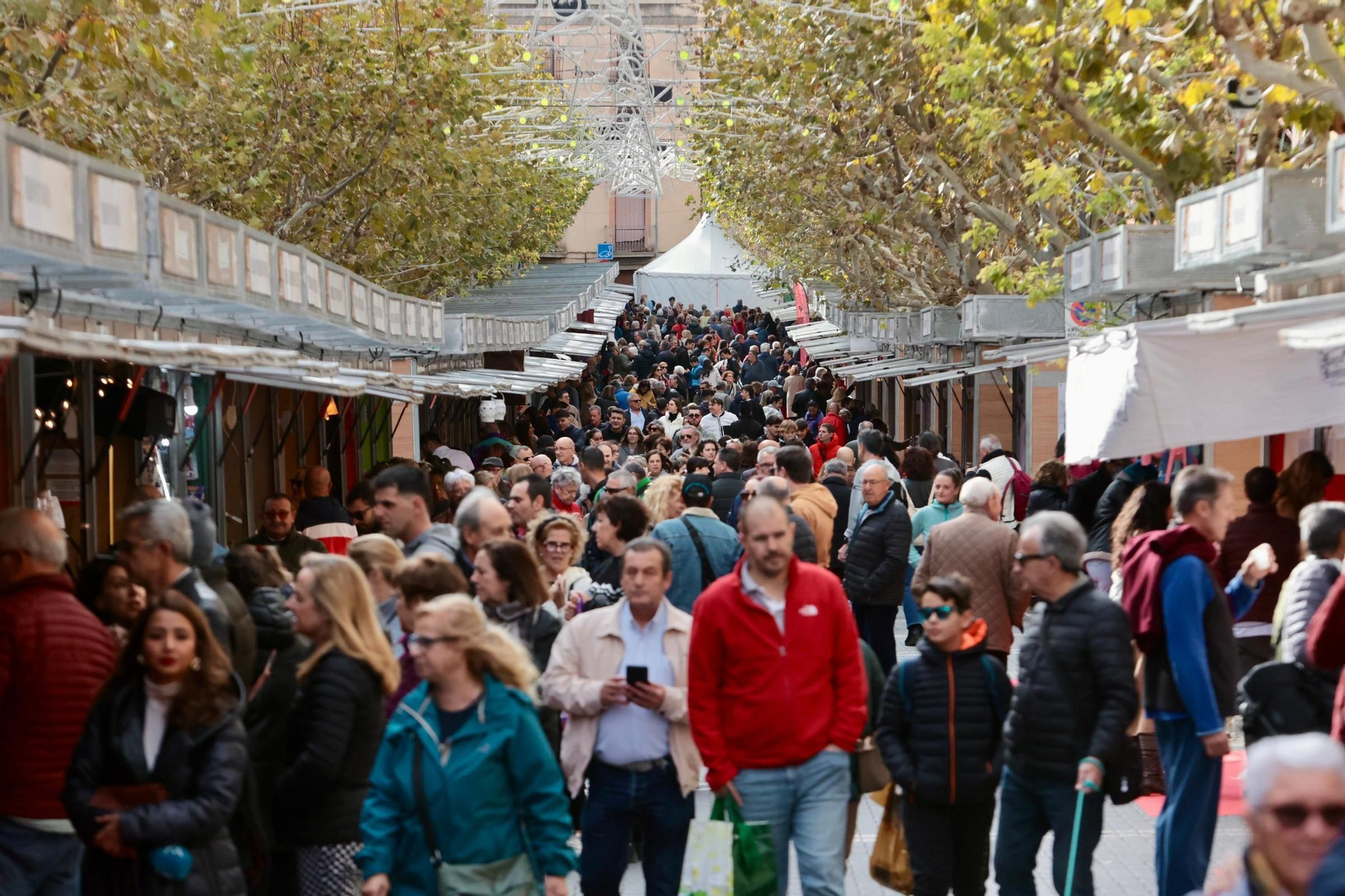 Inaugurada la feria de Navidad de Xixona