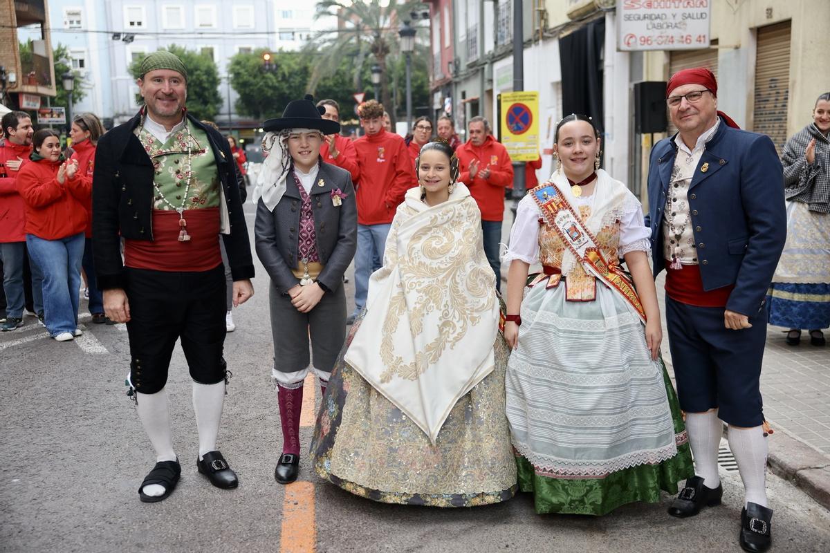 La falla El Quarantahuit mantiene viva la tradición de las bolilleras