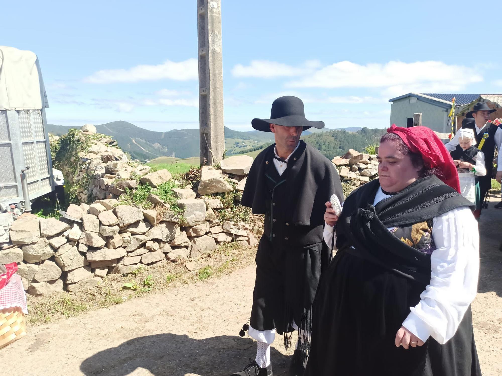 En imágenes: Así ha sido la histórica boda vaqueira en Aristébano con la presencia de Adrián Barbón