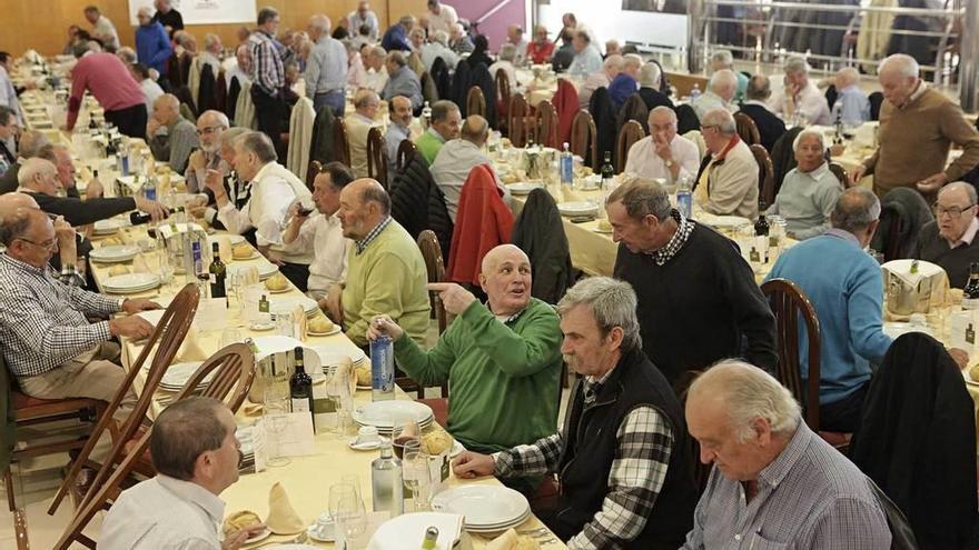 Encuentro de los jubilados de Juliana en su comida anual