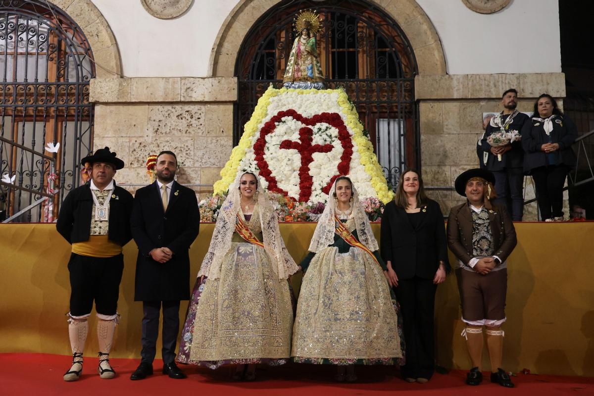 El presidente y vicepresidente de la Federación Fallera, autoridades y las falleras mayores.