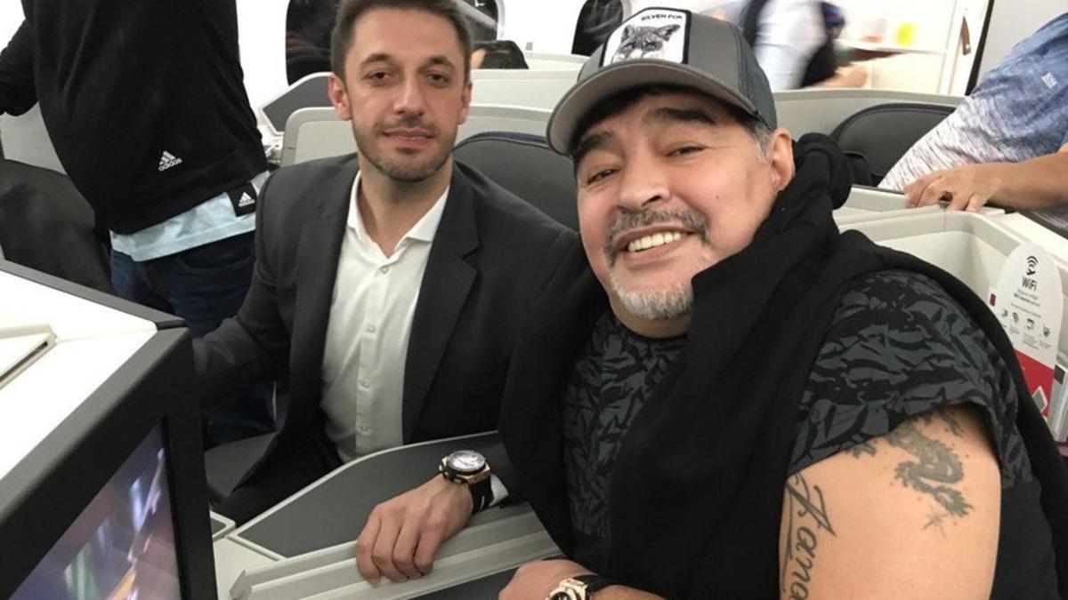 Maradona, en su vuelo hacia México
