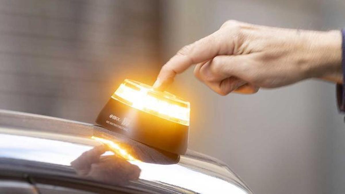 Catalunya empieza a multar este 1 de enero a los conductores que no señalicen un accidente con la baliza V16