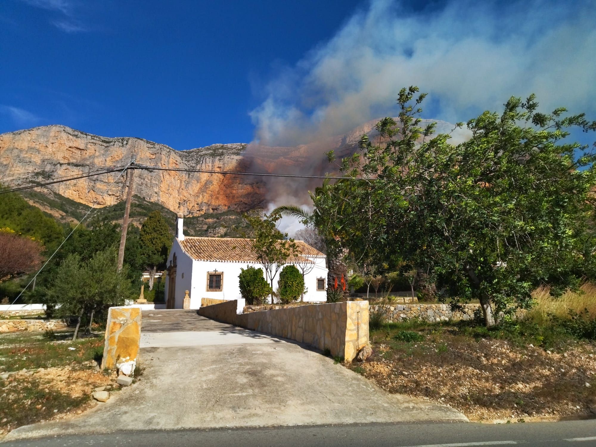 Declarado un incendio forestal en el Montgó