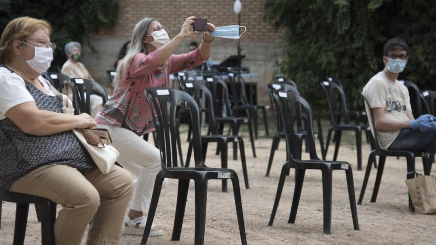 La vacunació massiva obre la porta a deixar d&#039;utilitzar la mascareta