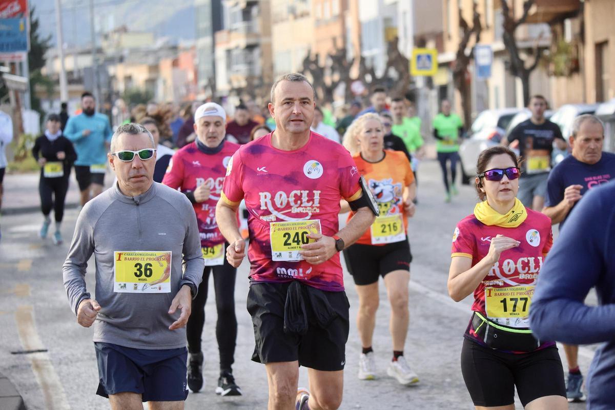 Las imágenes de la carrera popular solidaria en el barrio de El Progreso