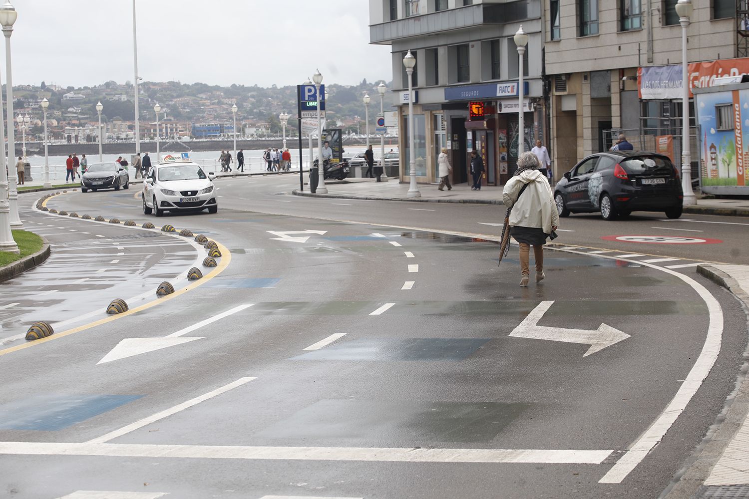 En imágenes: así ha sido la reapertura al tráfico del "cascayu" de Gijón