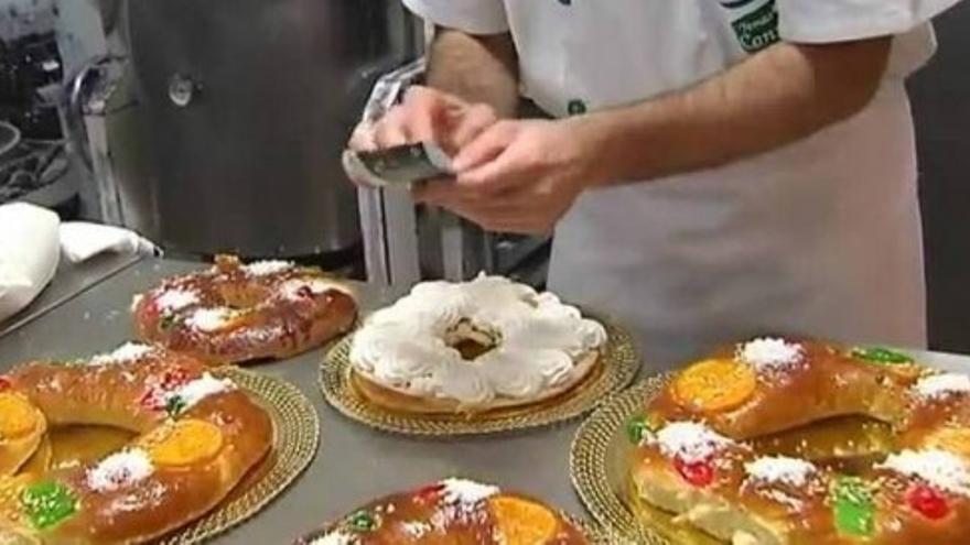 Una pastelería de León oculta un premio de 7000 euros en un roscón de Reyes