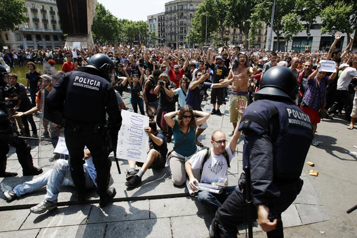 El desallotjament de la plaça de Catalunya, vist per Ricard Cugat.