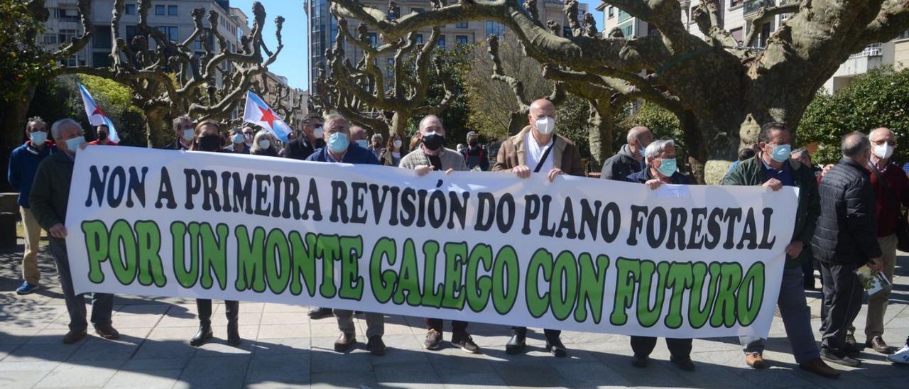 Una manifestación de comuneros el año pasado en Vilagarcía contra la ley autonómica de montes.