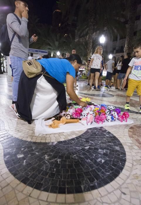 Las mantas cubren los paseos de Alicante