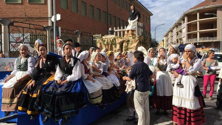 Las carrozas de La Guía, a más en Llanes