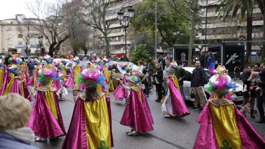 Galería | El segundo desfile del Carnaval de Cáceres, en imágenes