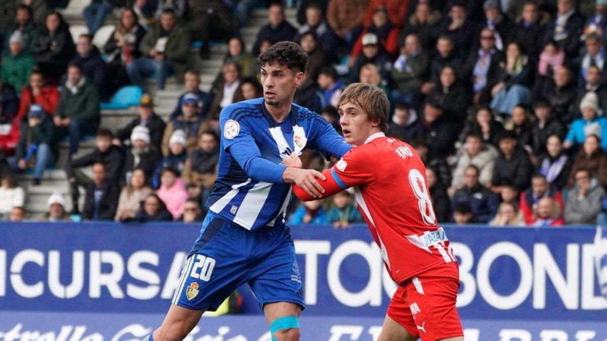 Álex Costa durante un partido con la SD Ponferradina