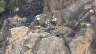 'Avalancha' de rocas por una montaña que obliga a cortar la carretera entre la Vall y Alfondeguilla