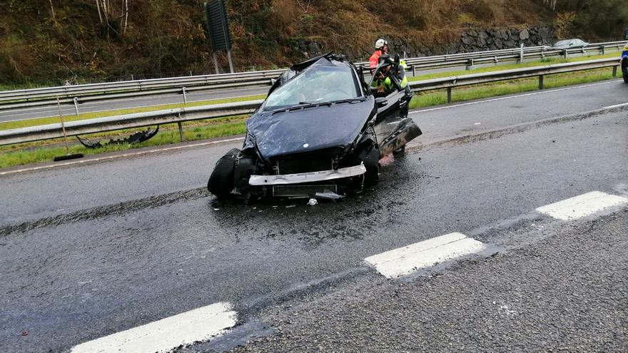 Otro siniestro a la altura de Olloniego obliga a cortar la A-66 tras el brutal accidente del sábado con cinco heridos, entre ellos un niño de 13 años que está muy grave