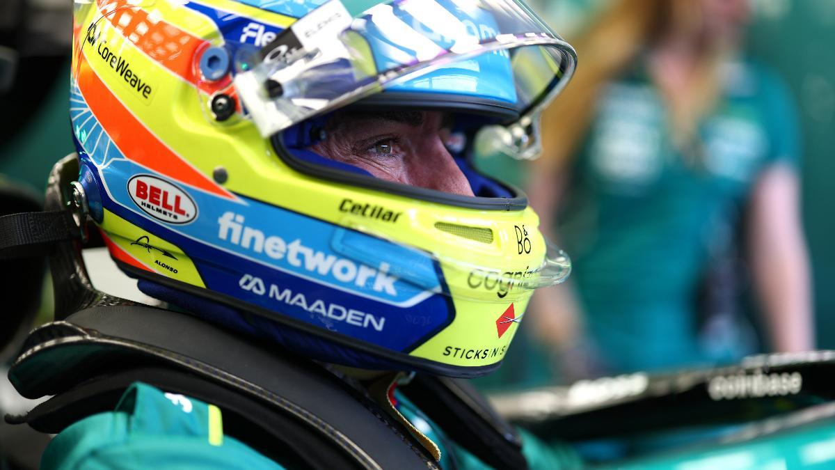 Ferrnando Alonso, concentrado, durante la clasificación en Zandvoort