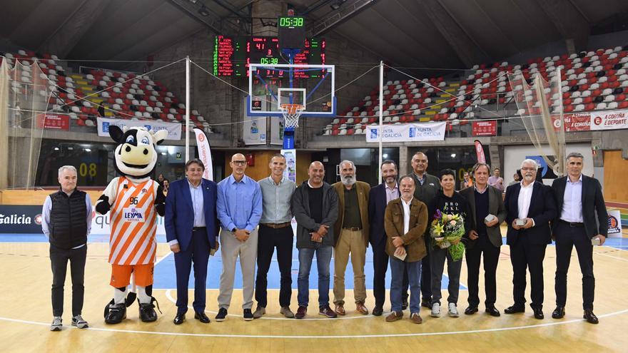 Celebración de las Bodas de Plata del Leyma Coruña con homenajes a presidentes, entrenadores y socios