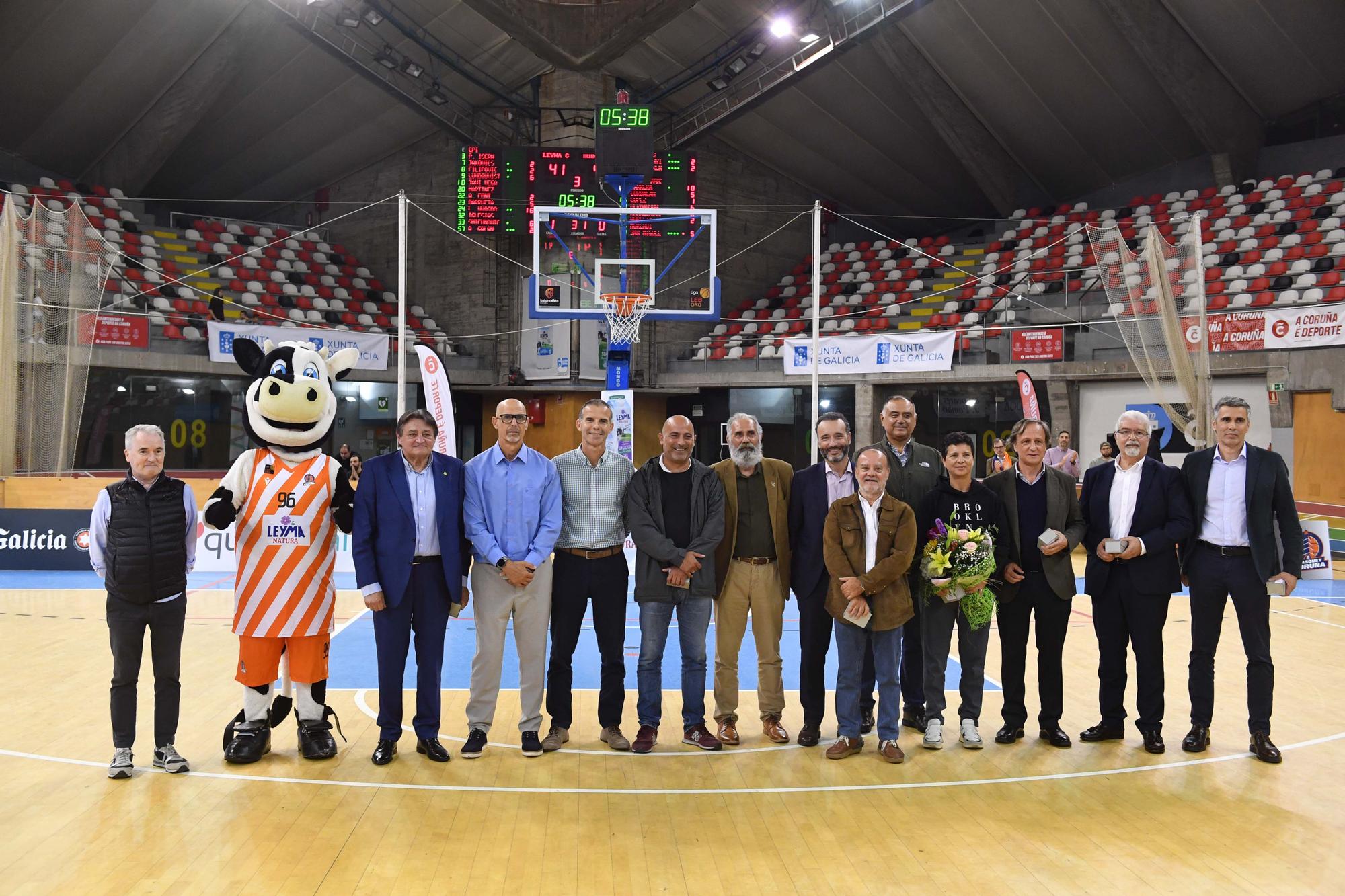 Celebración de las Bodas de Plata del Leyma Coruña con homenajes a presidentes, entrenadores y socios