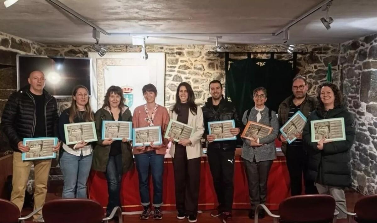 Autoridades y técnicos en la presentación del programa Naturalmente Fortes, llevado a cabo por el Concello de Santa Comba en 2025