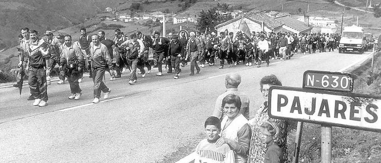 La &quot;marcha de hierro&quot; llega a Pajares en su tercera etapa.