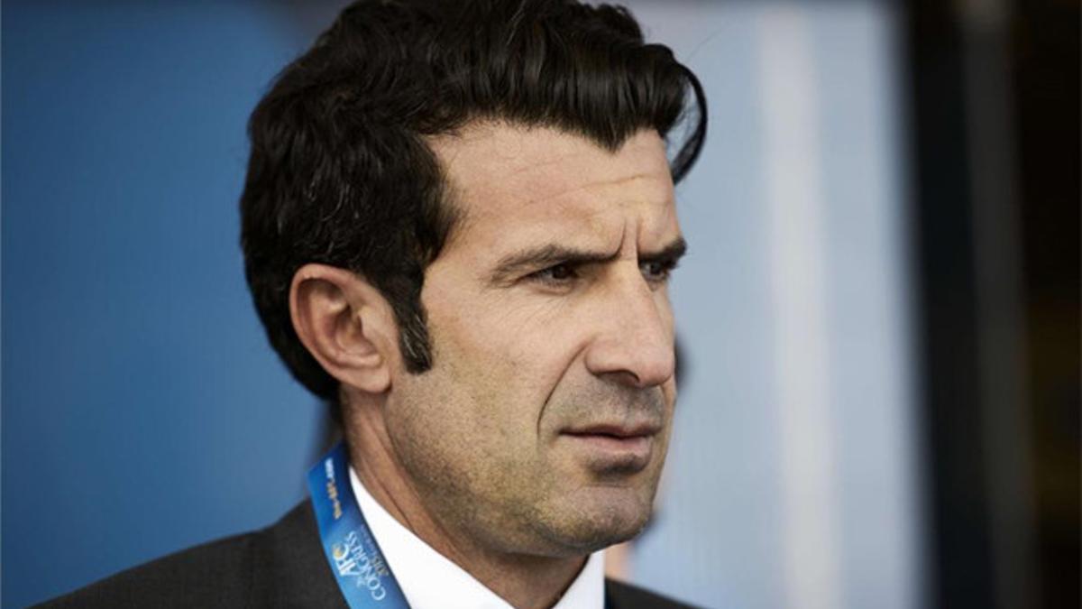 Luis Figo utilizó las redes sociales para enviar un mensaje al exministro de sanidad