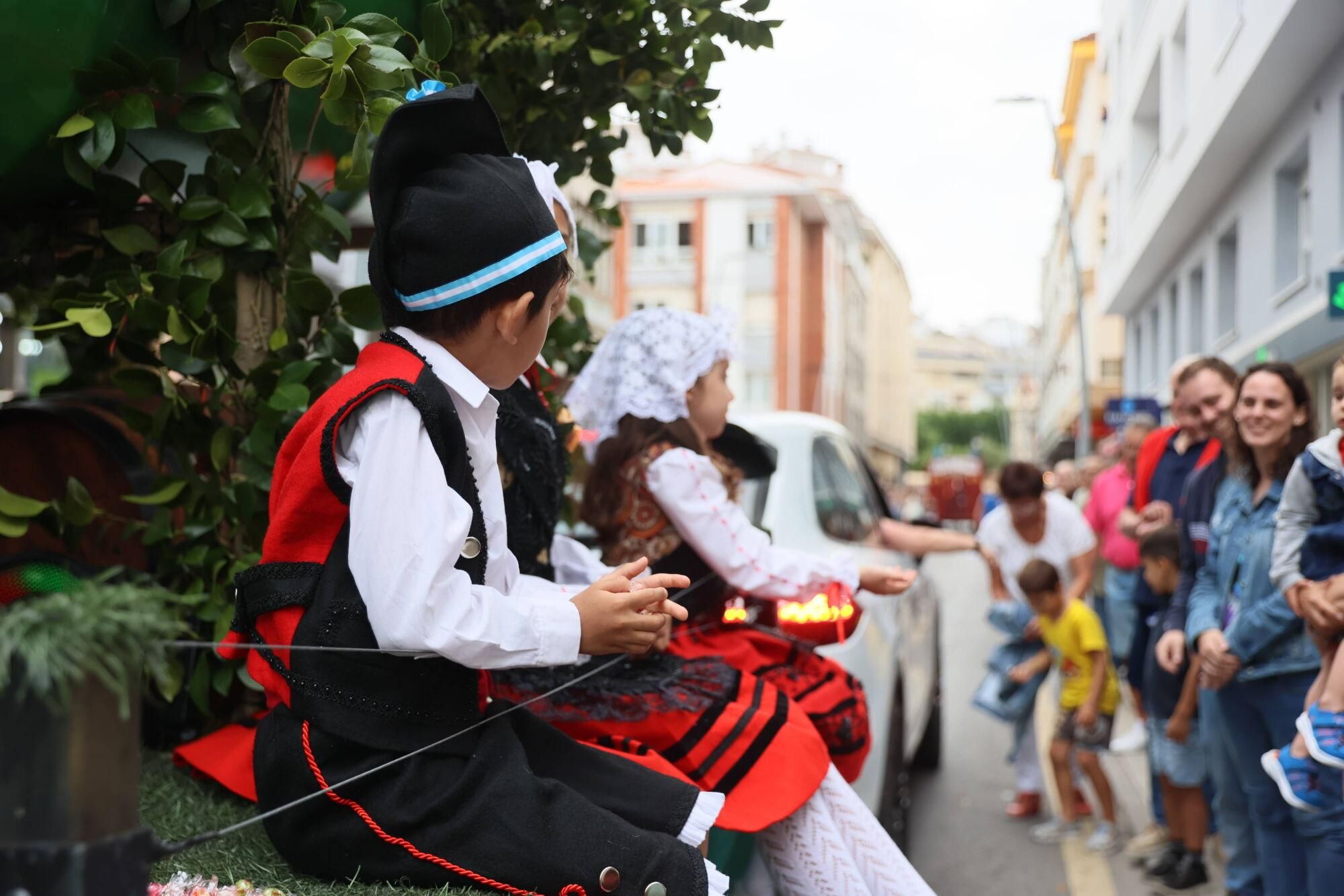EN IMÁGENES: El desfile de carrozas por las fiestas del Carmen de Luancoi
