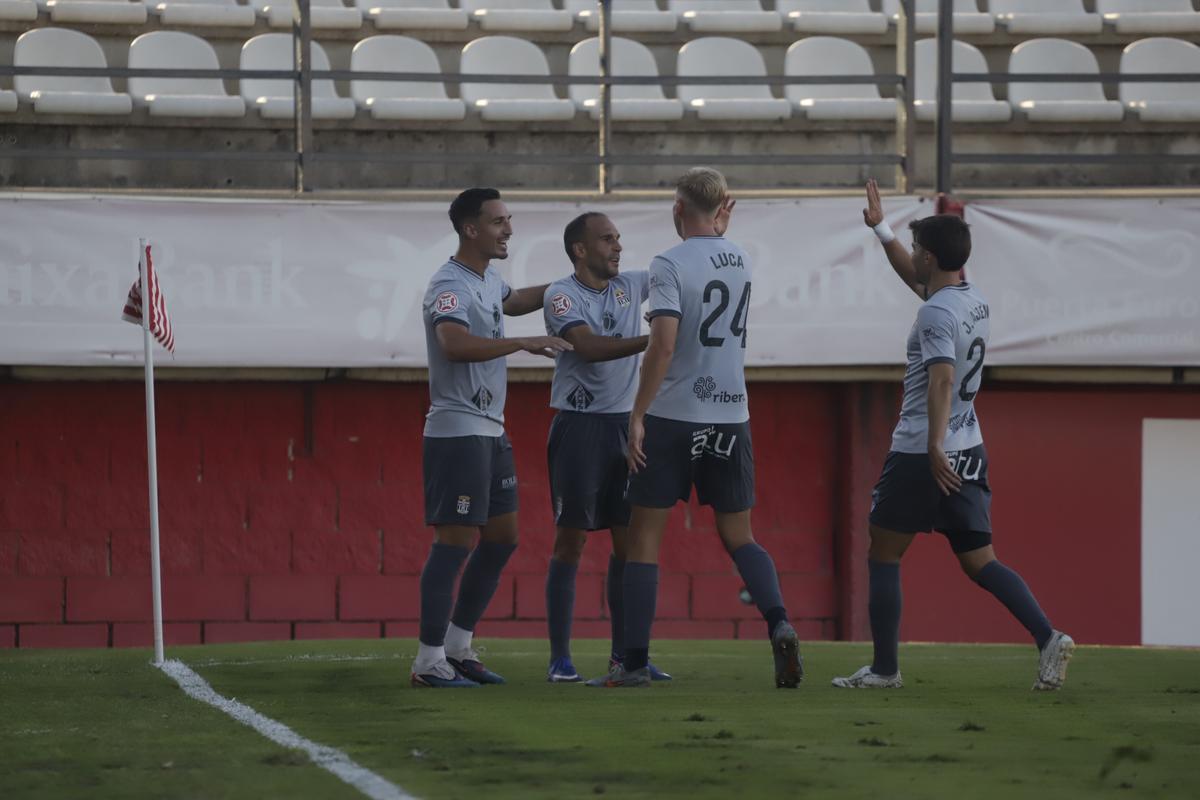 Los jugadores del FC Cartagena celebran uno de los goles en el Nuevo Mirador