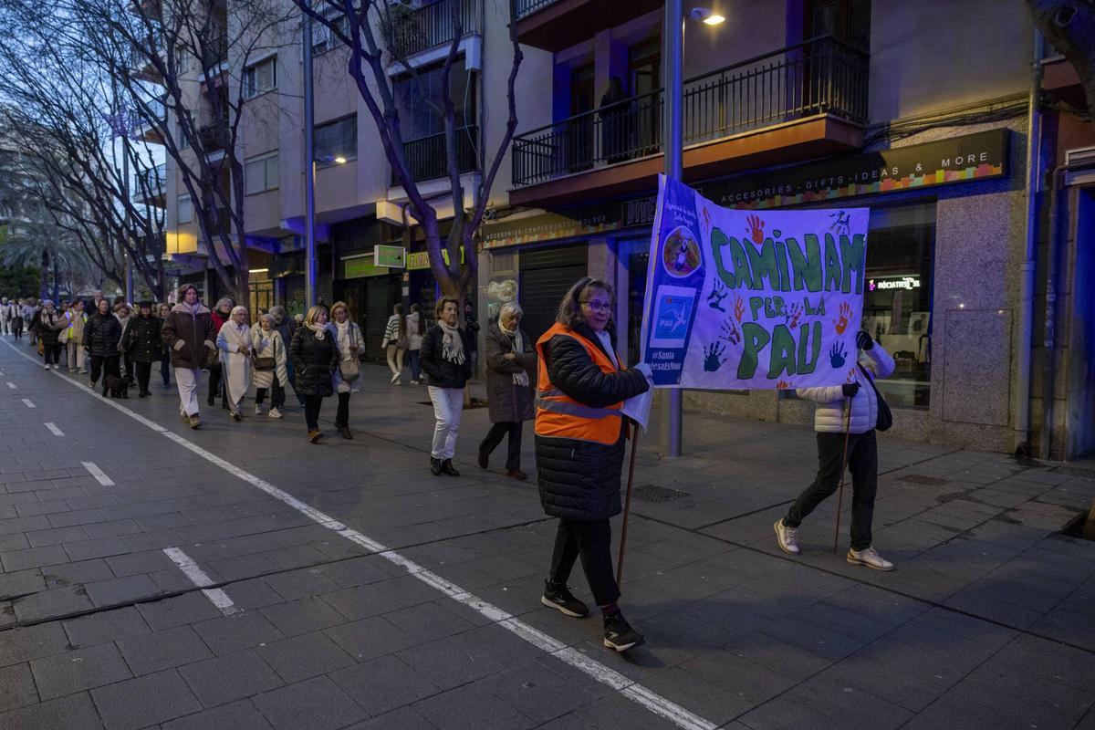La marcha de la Asociación de Vecinos de Santa Pagesa este sábado ha discurrido por la calle Blanquerna.