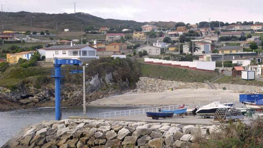 Varias de las viviendas del Puerto de Suevos, que será el núcleo más afectado, según Repsol.