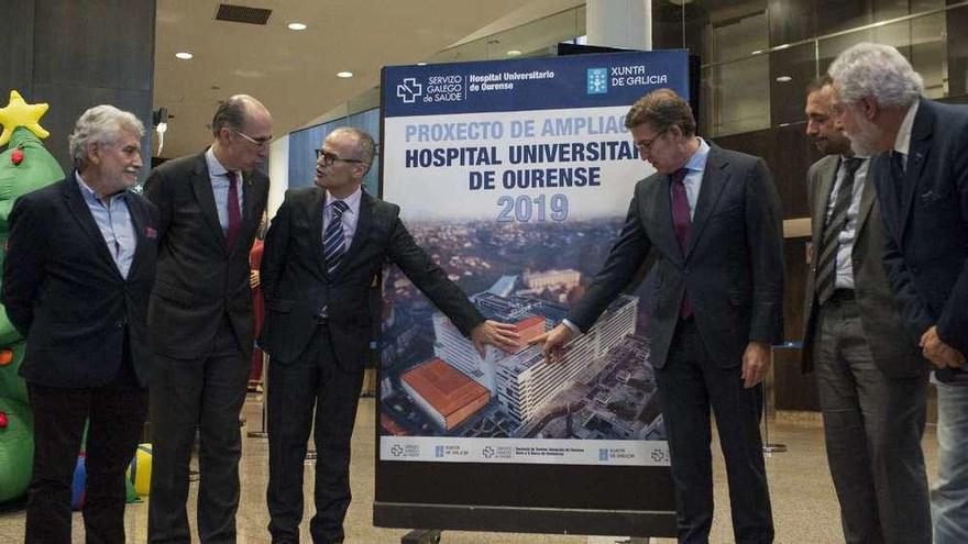 Rosendo Fernández (vicepresidente de la Diputación) con J. Vázquez Almuiña, Jesús Vázquez Abad, Alberto Núñez Feijóo, Julio García Comesaña y el presidente del Parlamento de Galicia Miguel Santalices. // Brais Lorenzo