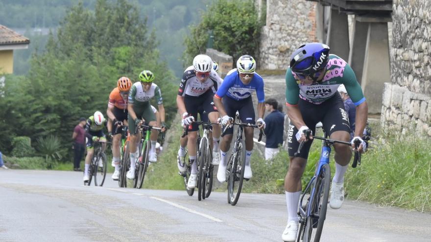 La crónica de José Enrique Cima tras el final de la Vuleta Ciclista a Asturias: Nairo Quintana anula a Pericas