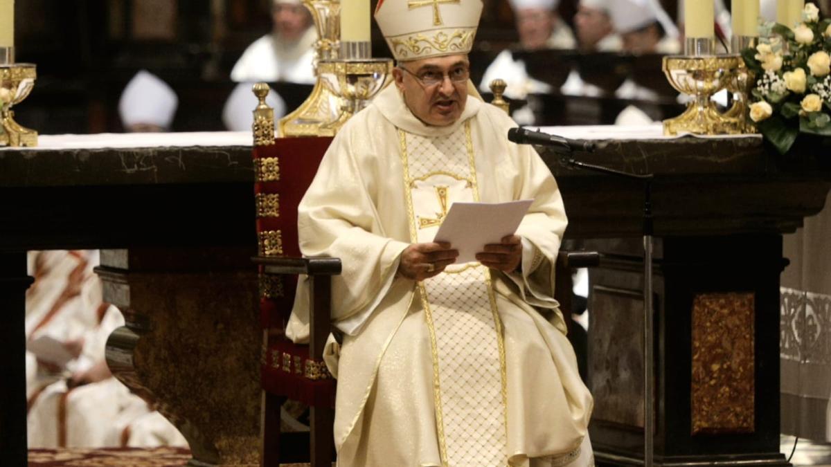 Enrique Benavent se dirige a una catedral llena por su proclamación.