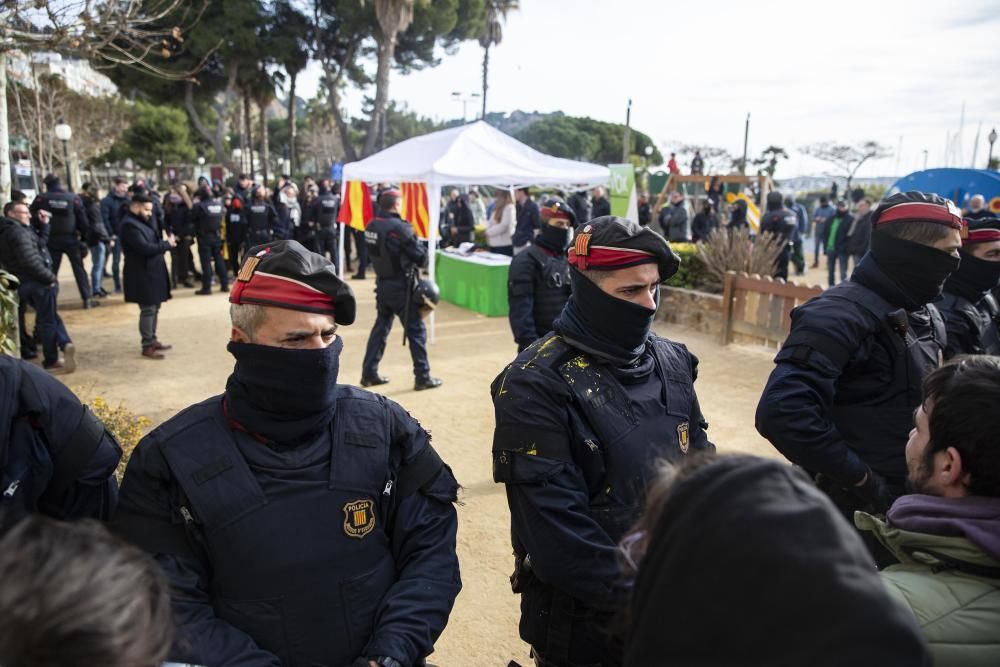 Enfrontament a Blanes entre antifeixistes i simpatitzants de Vox a Blanes