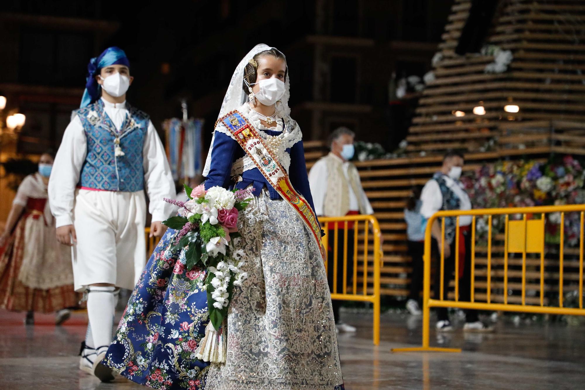 Búscate en el primer día de la ofrenda por la Calle Caballeros de las 21:00 a las 22:00