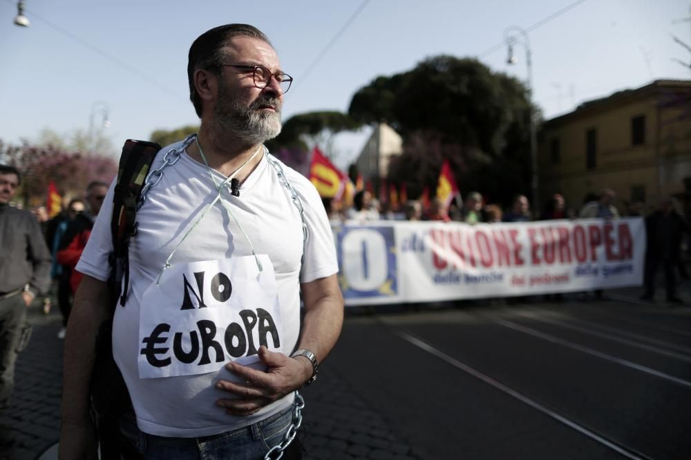 Manifestaciones a favor y en contra de la UE en Roma