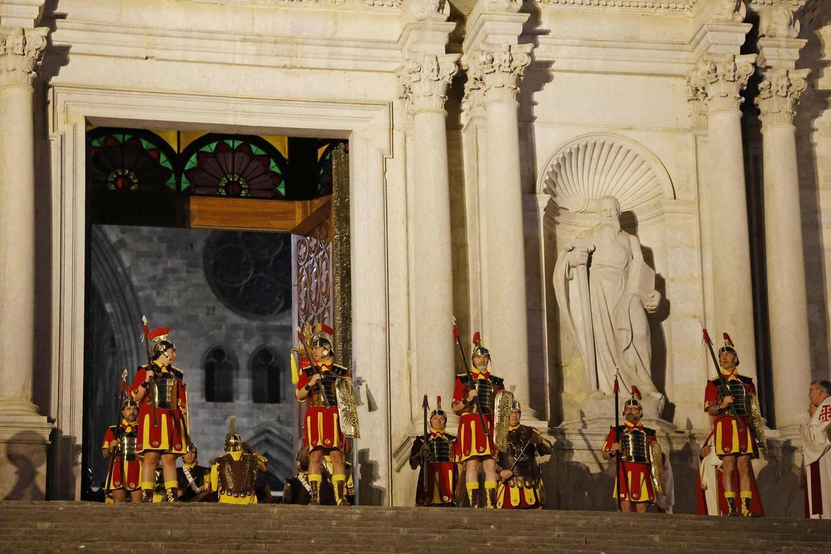 Les imatges de la processó del Sant Enterrament de Girona