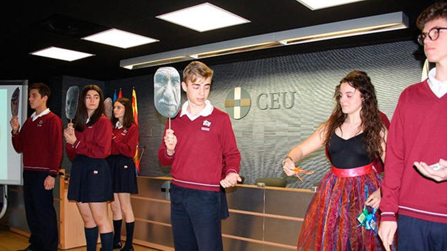 Los alumnos del Colegio Agustinos de Alicante durante la presentación de su proyecto.