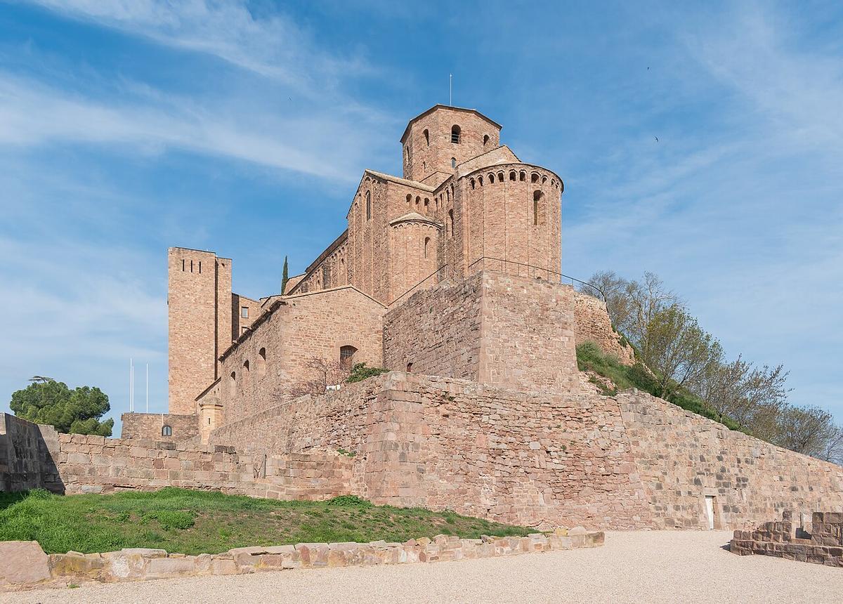 La col·legiata i el castell de Cardona queden al capdamunt d'un turó